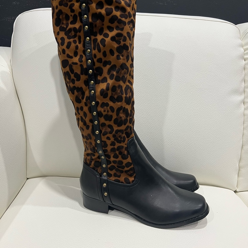 Leopard print boots/Faux leather boots
